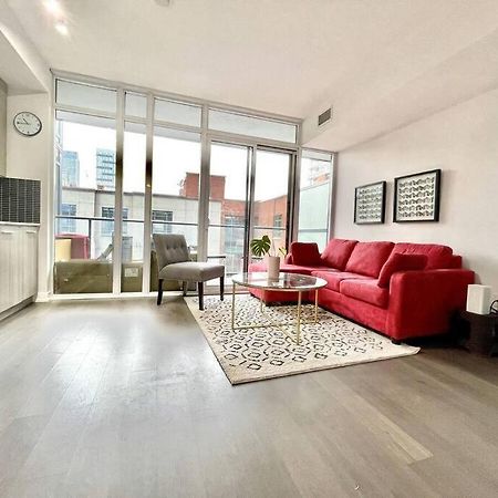 Gorgeous Downtown Condo Торонто Экстерьер фото