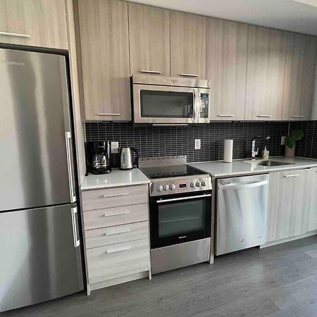 Gorgeous Downtown Condo Торонто Экстерьер фото